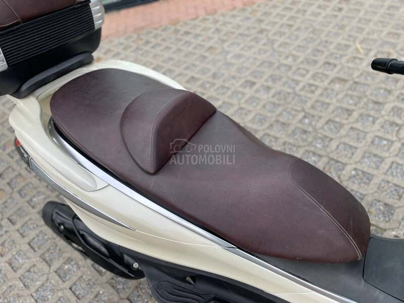 Piaggio X10 executive