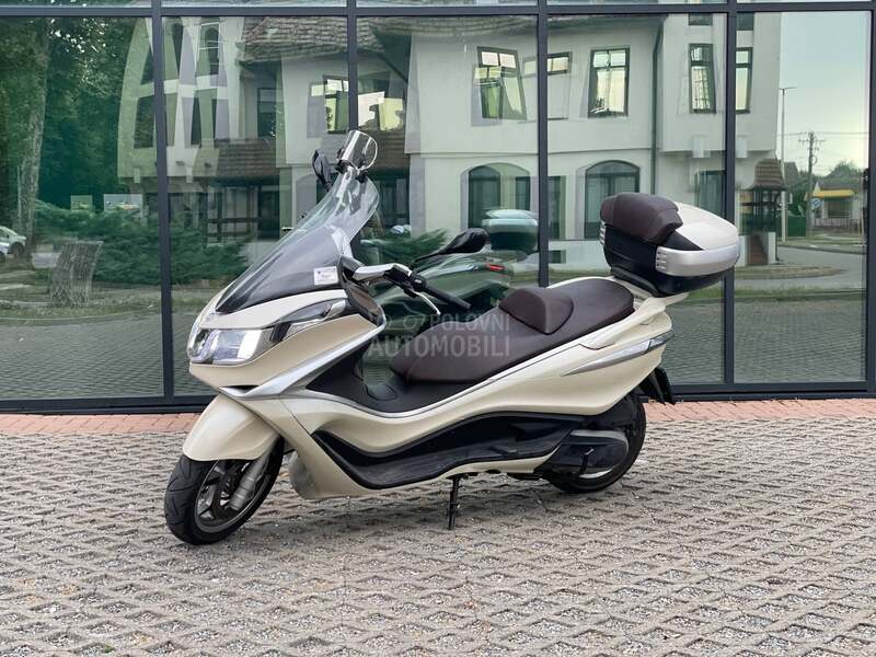 Piaggio X10 executive