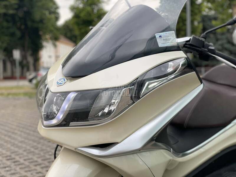 Piaggio X10 executive
