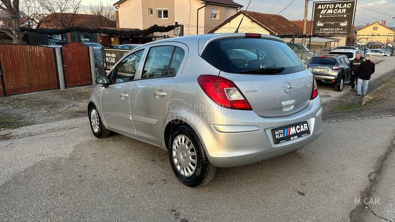 Opel Corsa D O d L I Č n A