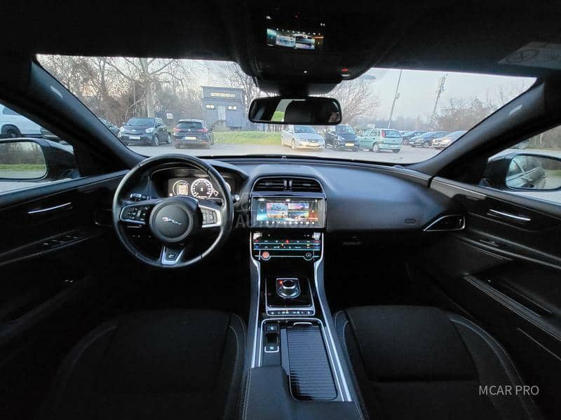 Jaguar XE R-SPORT VIRTUAL