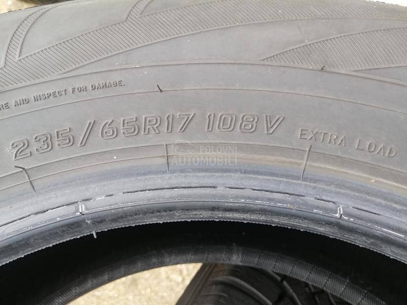 Falken 235/65 R17 Zimska