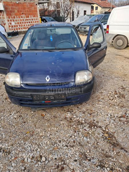 Renault Clio 2001. god. -  kompletan auto u delovima