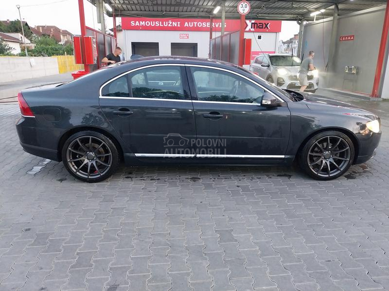 Volvo S80 