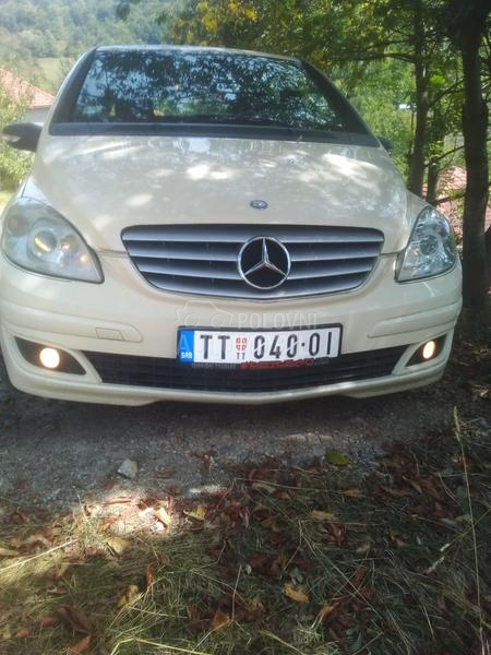 Mercedes Benz B 180 