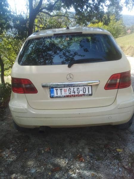 Mercedes Benz B 180 