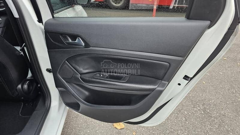 Peugeot 308 1.6 HDI 2xDVD.pano