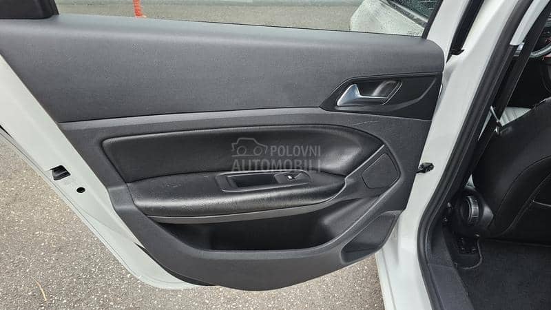 Peugeot 308 1.6 HDI 2xDVD.pano