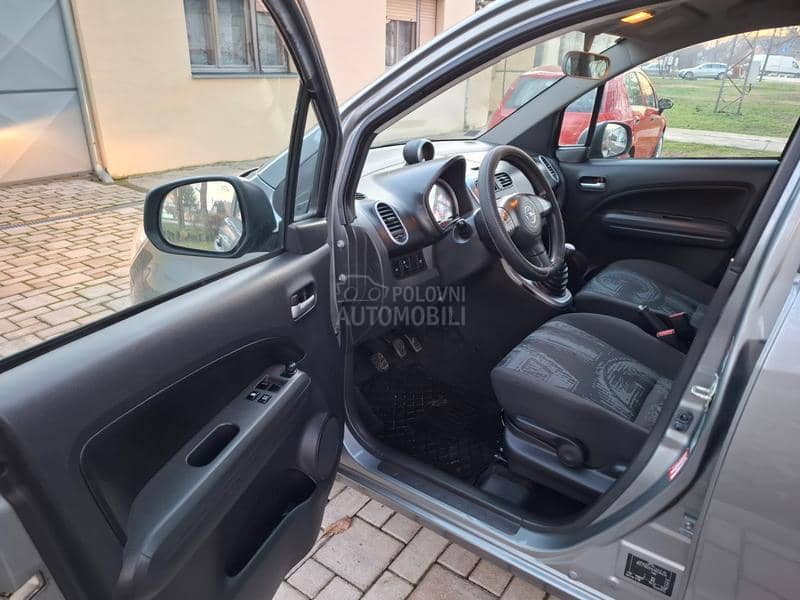 Opel Agila 1.0