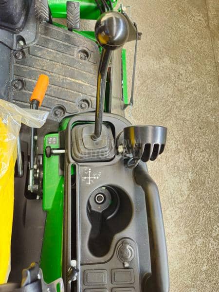 John Deere 1025r