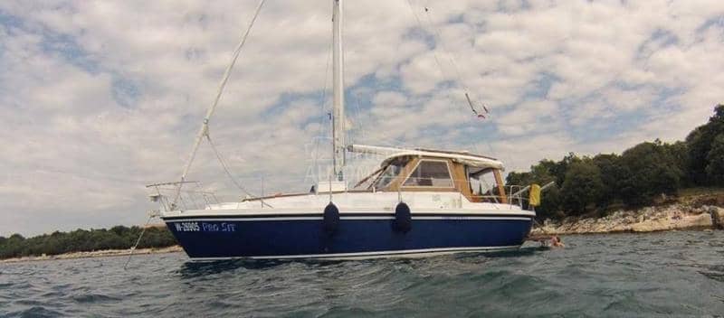 Ferretti Altura 33