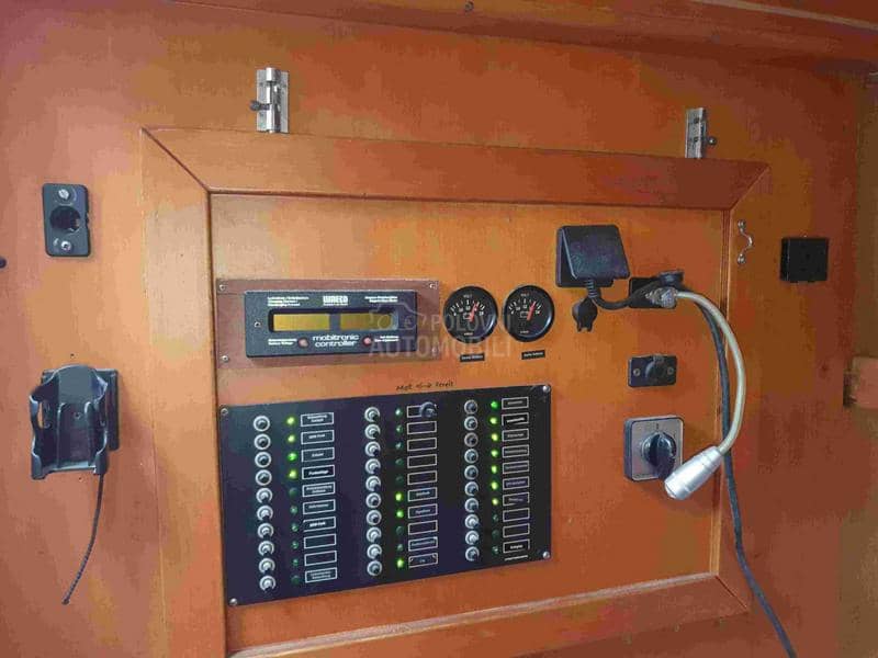 Ferretti Altura 33