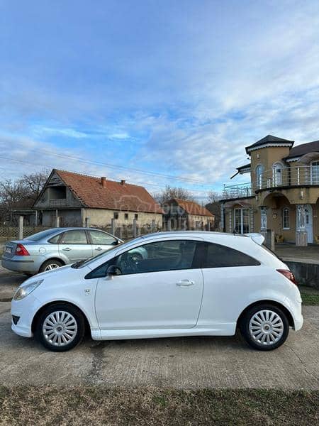 Opel Corsa D 1.4 CH Limit Edition