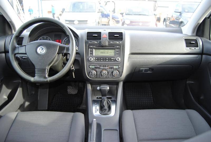 Volkswagen Golf 5 1,6 FSI DSG