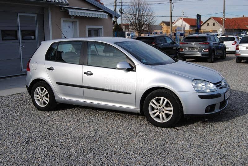 Volkswagen Golf 5 1,6 FSI DSG