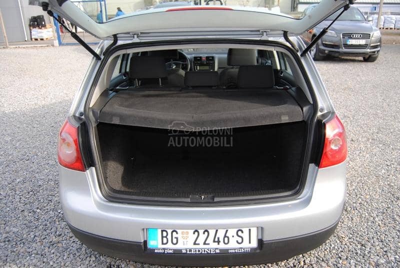 Volkswagen Golf 5 1,6 FSI DSG