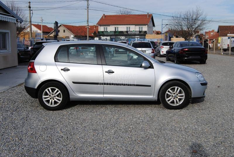 Volkswagen Golf 5 1,6 FSI DSG