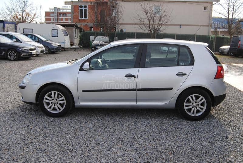 Volkswagen Golf 5 1,6 FSI DSG