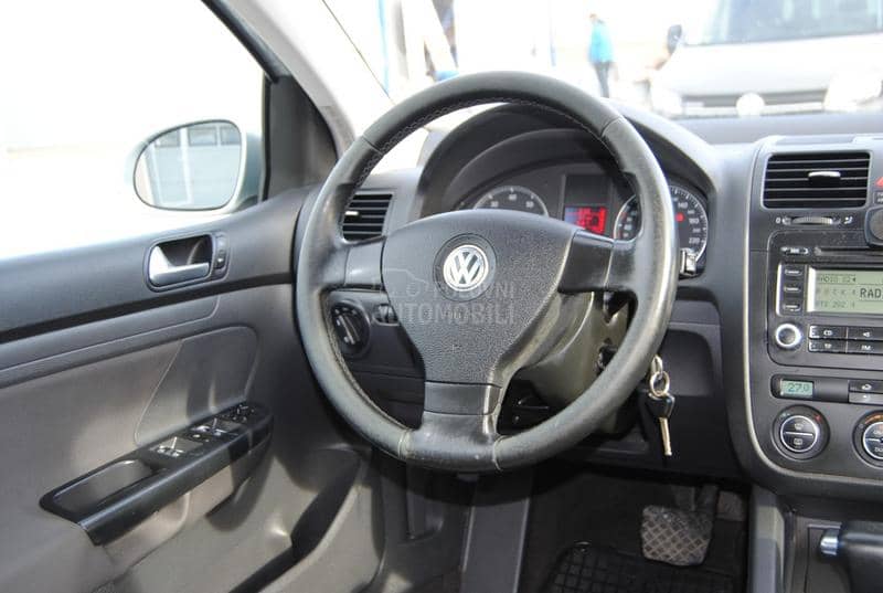 Volkswagen Golf 5 1,6 FSI DSG