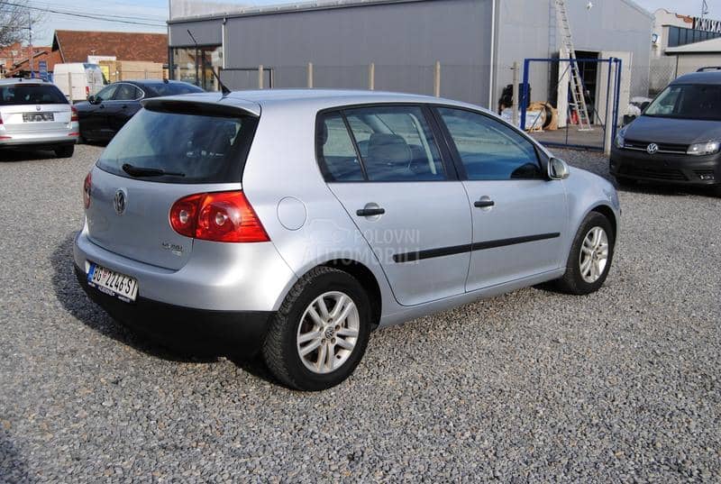 Volkswagen Golf 5 1,6 FSI DSG