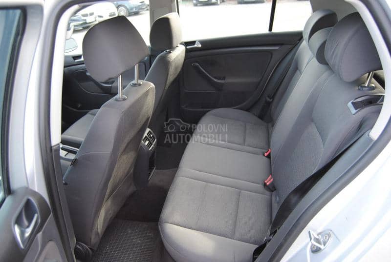 Volkswagen Golf 5 1,6 FSI DSG