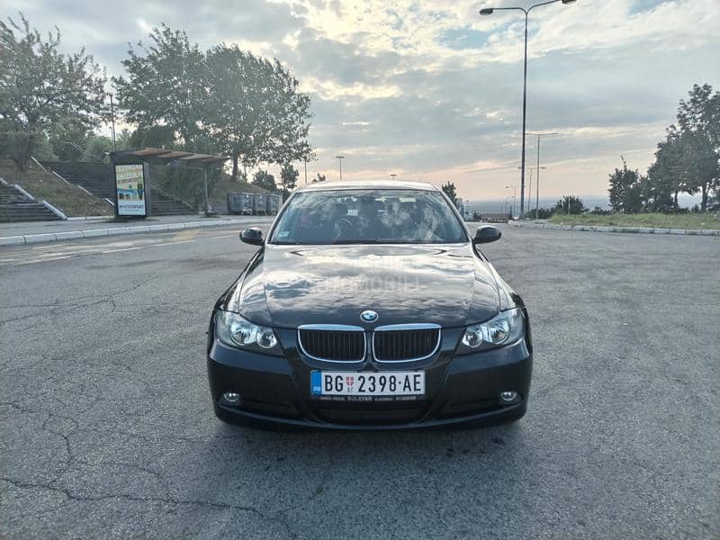 BMW 318 E90