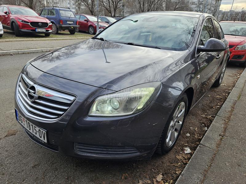 Opel Insignia 2.0 cdti KOMNENOVIĆ