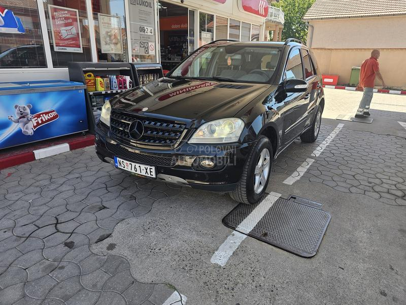 Mercedes Benz ML 320 4 Matic na oprugama