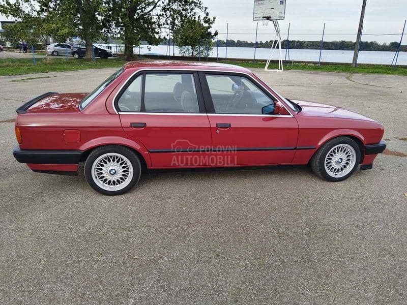 BMW 318 E30