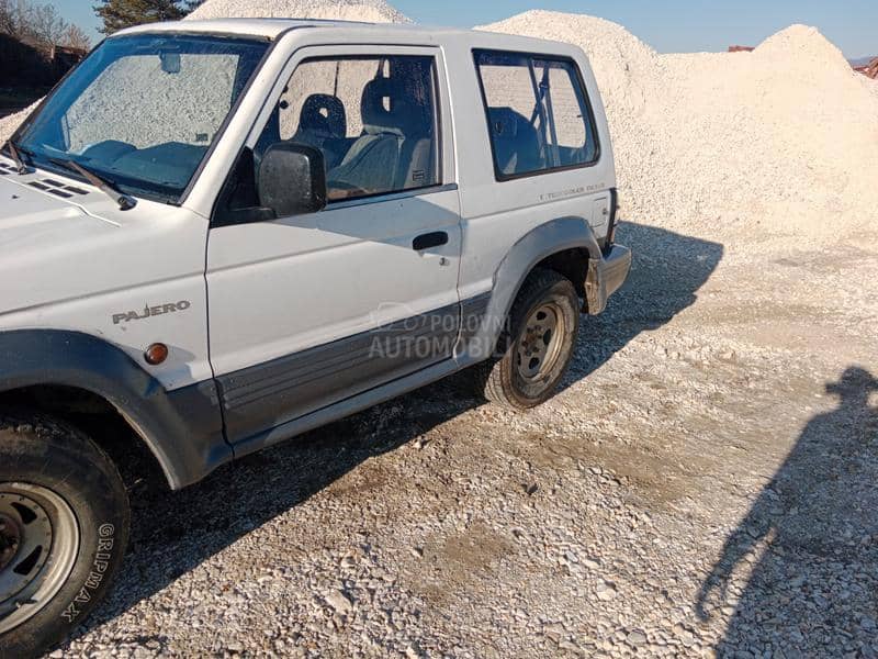 Mitsubishi Pajero 2477