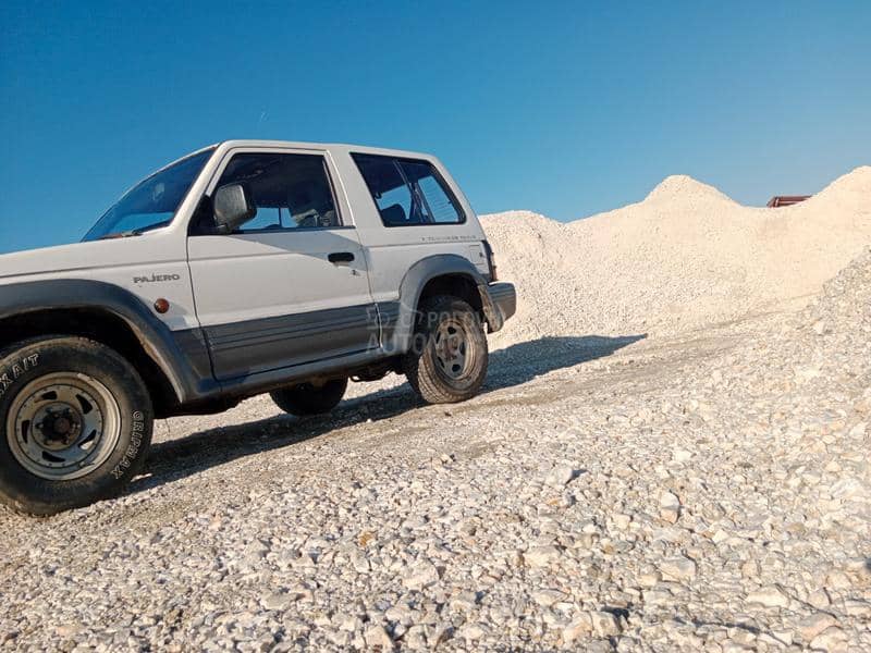 Mitsubishi Pajero 2477