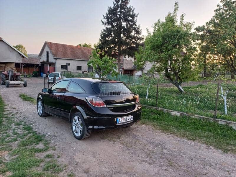 Opel Astra H 1.7 GTC