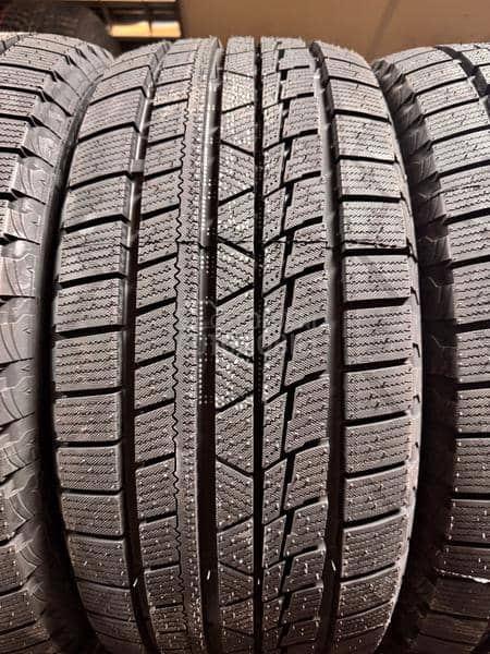 Tourador 225/45 R17 Zimska