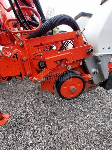 Kuhn nova153 h posejala