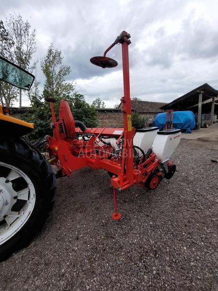 Kuhn nova153 h posejala