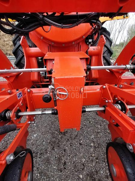 Kuhn nova153 h posejala