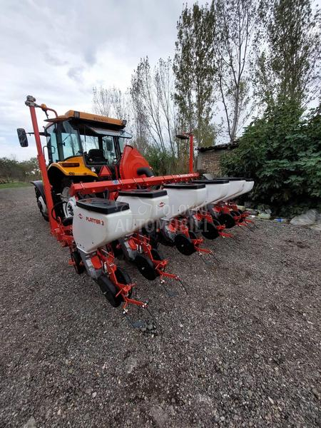 Kuhn nova153 h posejala