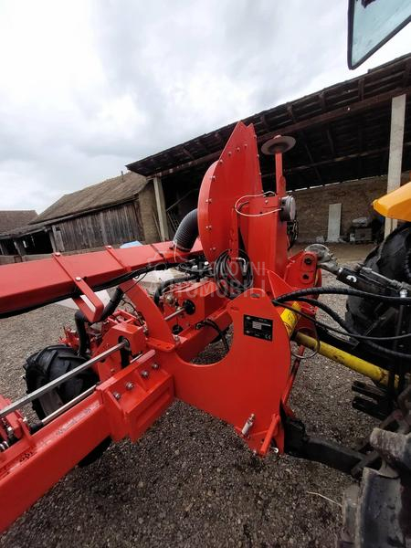 Kuhn nova153 h posejala