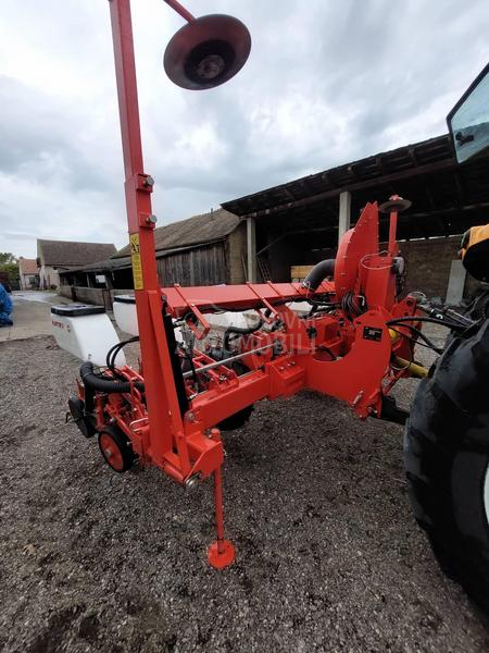 Kuhn nova153 h posejala