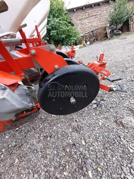 Kuhn nova153 h posejala