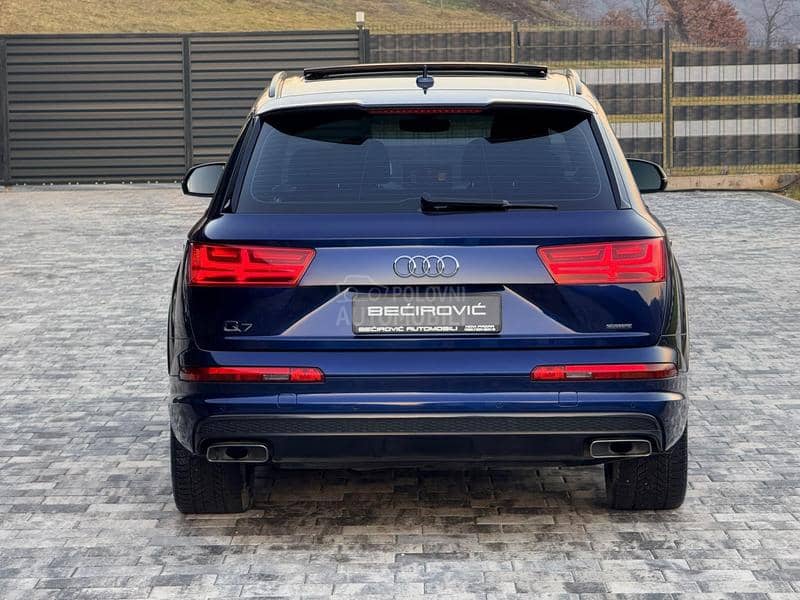 Audi Q7 S LINE VAZDUH 7 SED