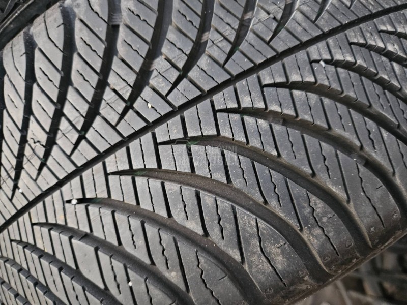 Goodyear 215/45 R16 Sve sezone