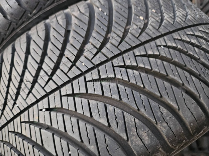 Goodyear 215/45 R16 Sve sezone