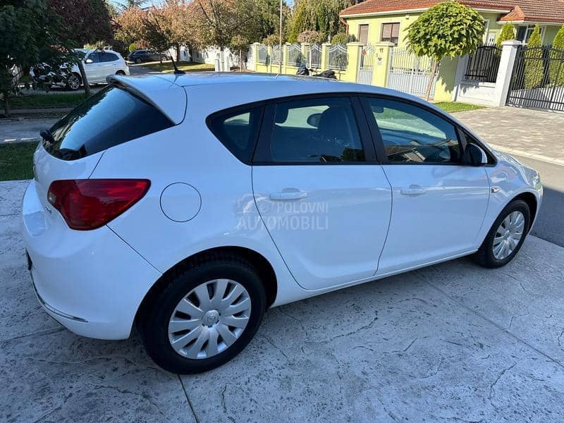 Opel Astra J 1.7CDTI ACTIVE