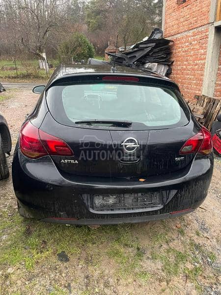 Opel Astra J 1.7cdt 2011. god. -  kompletan auto u delovima