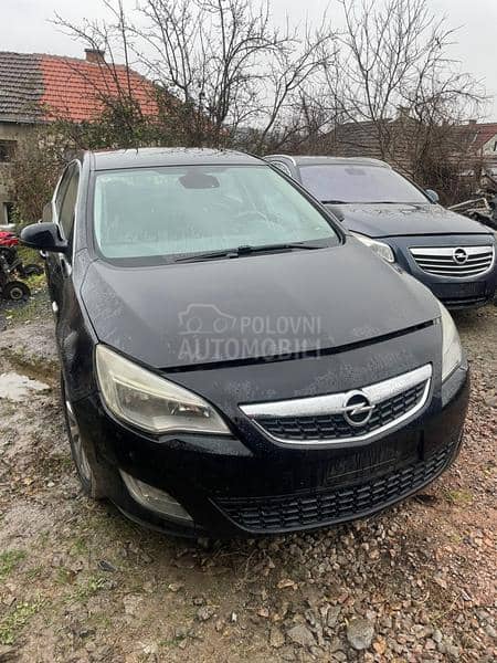 Opel Astra J 1.7cdt 2011. god. -  kompletan auto u delovima