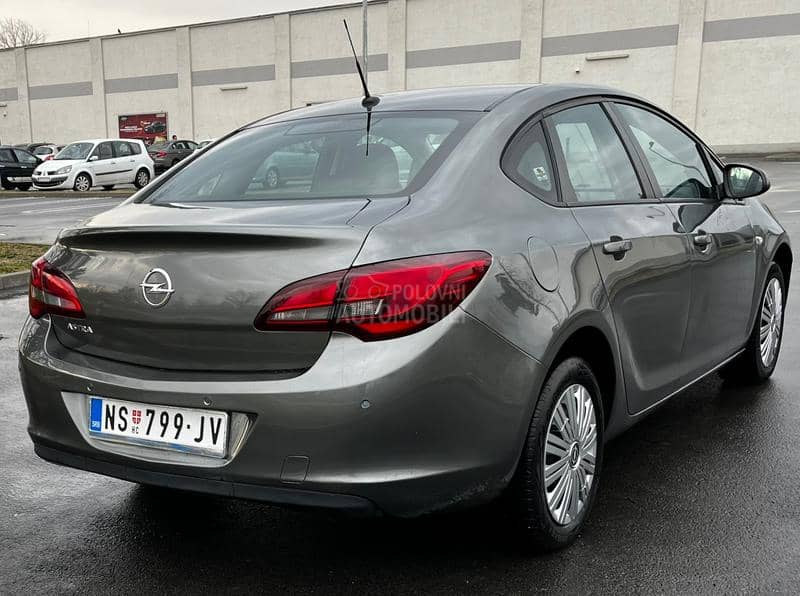 Opel Astra J 1.6 Enjoy