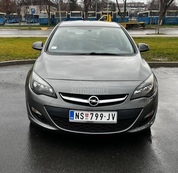 Opel Astra J 1.6 Enjoy