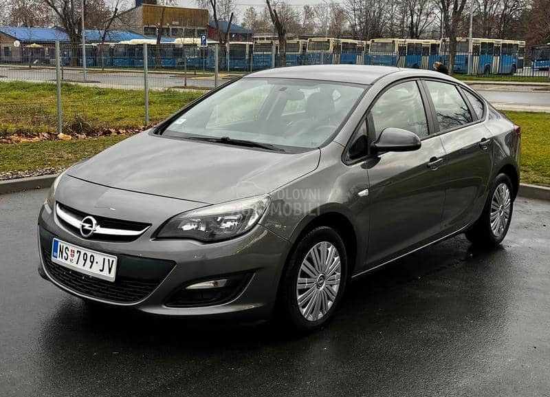 Opel Astra J 1.6 Enjoy