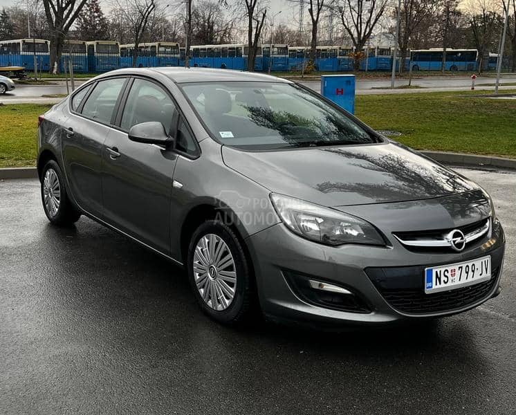 Opel Astra J 1.6 Enjoy